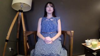 学妹来家里做客时半推半就被师兄脱掉裤衩狂插